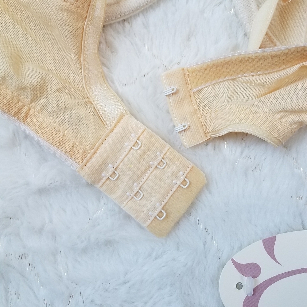 Julianna Rae Bra - Picture 3 of 7